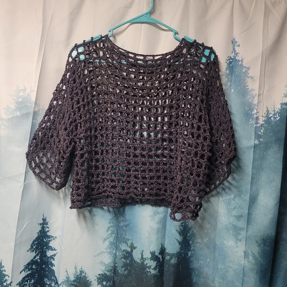 Handmade crochet mesh crop top - Picture 2 of 4
